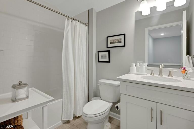 Property listing MLS 4050045 photo 29