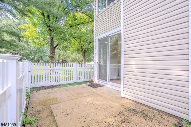 Property listing MLS 4050046 photo 16
