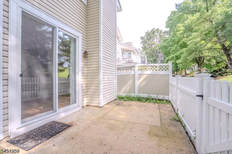 Property listing MLS 4050046 photo 17
