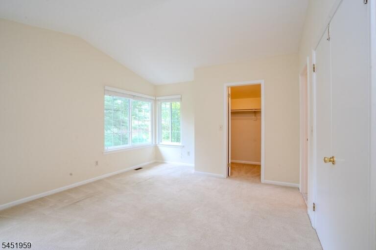 Property listing MLS 4050046 photo 22