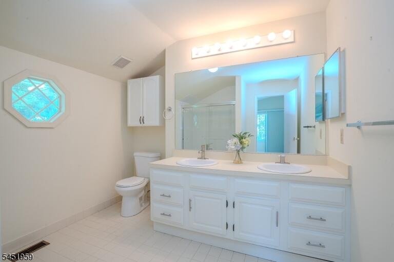 Property listing MLS 4050046 photo 24