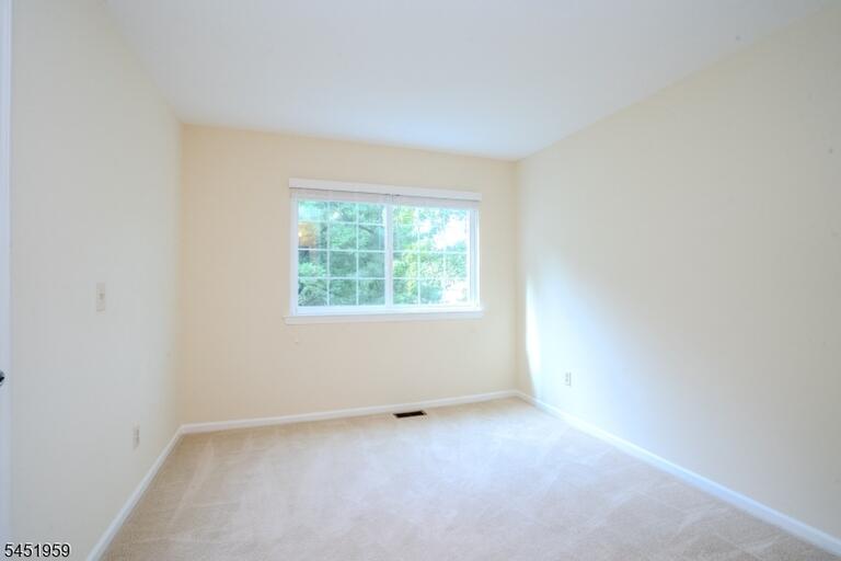 Property listing MLS 4050046 photo 27