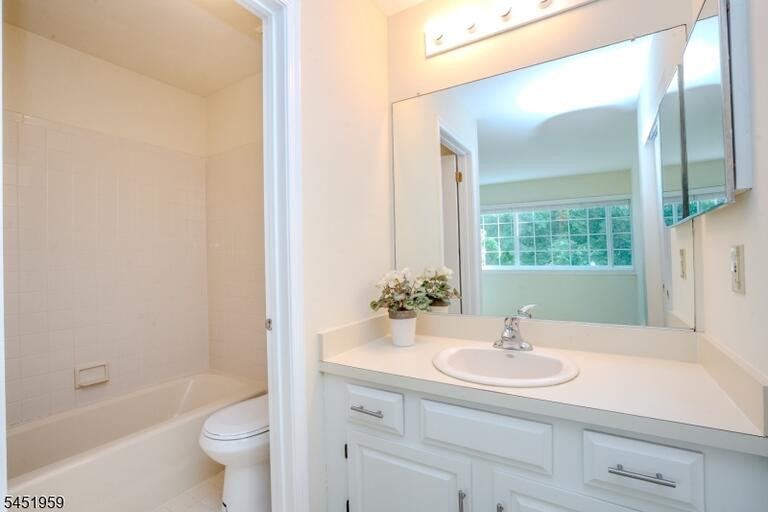 Property listing MLS 4050046 photo 29