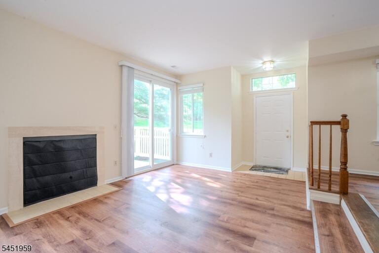 Property listing MLS 4050046 photo 3