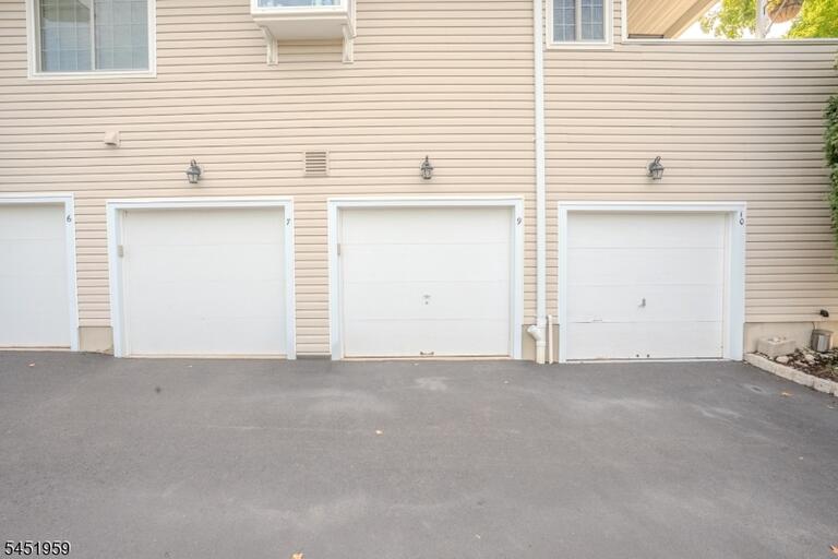 Property listing MLS 4050046 photo 31
