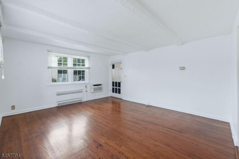 Property listing MLS 4050072 photo 4