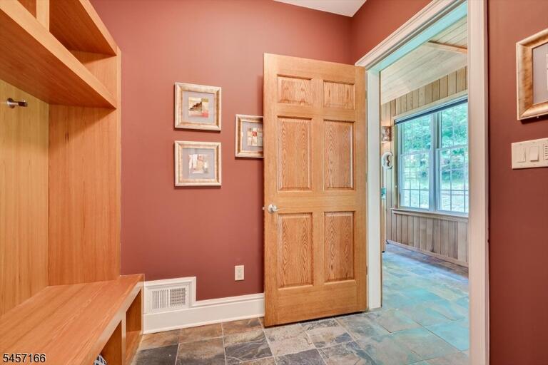 Property listing MLS 4050078 photo 23