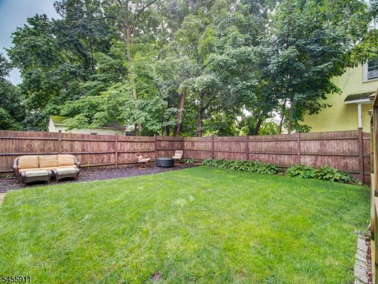 Property listing MLS 4050174 photo 3