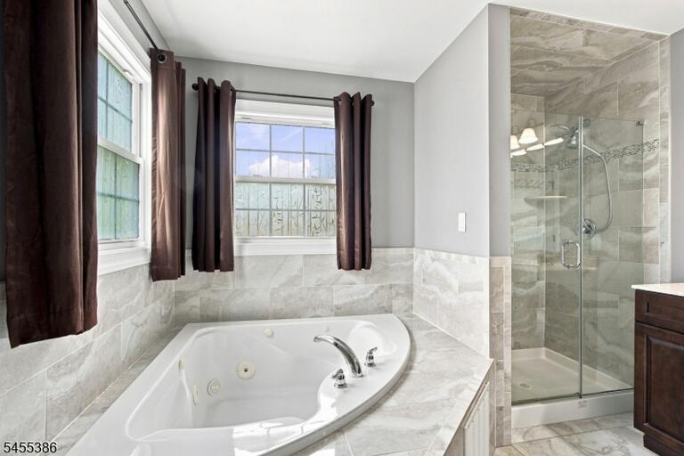 Property listing MLS 4050286 photo 15