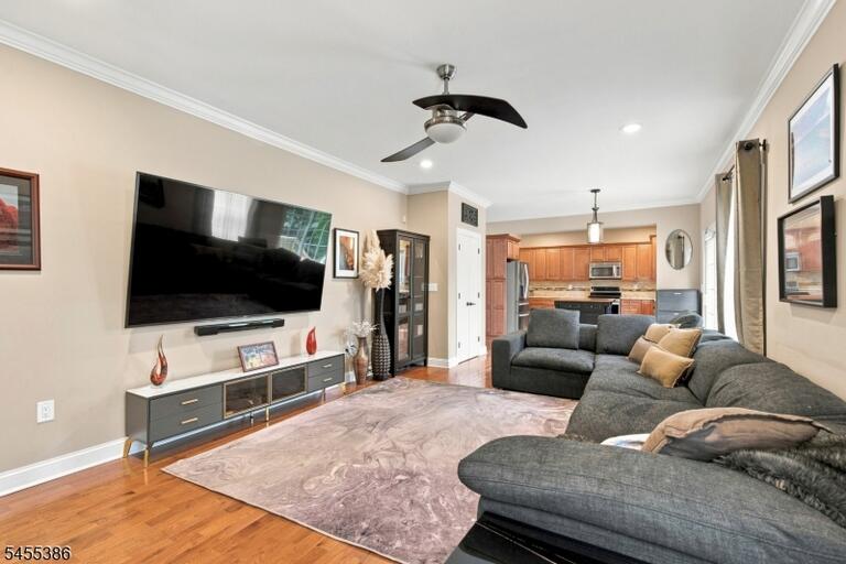 Property listing MLS 4050286 photo 4