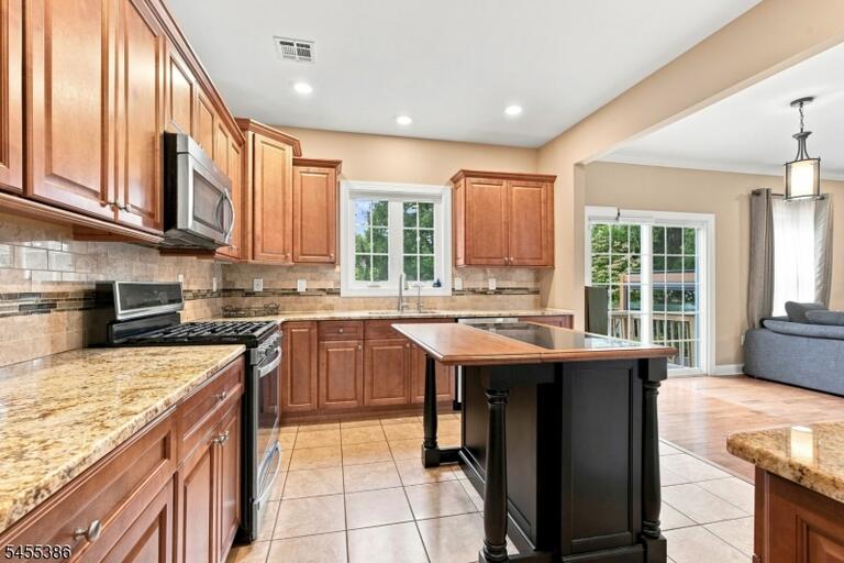 Property listing MLS 4050286 photo 9