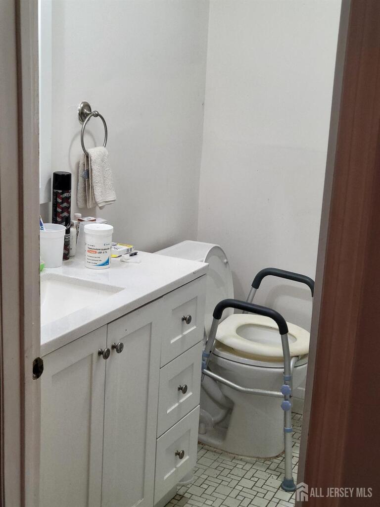 Photo 15 of 1002 Hidden Village Drive, Perth Amboy NJ 08861, Perth Amboy, NJ