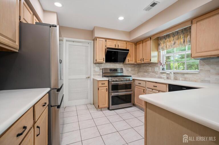 Photo 6 of 23 Aldingham Circle, East Brunswick NJ 08816, East Brunswick, NJ