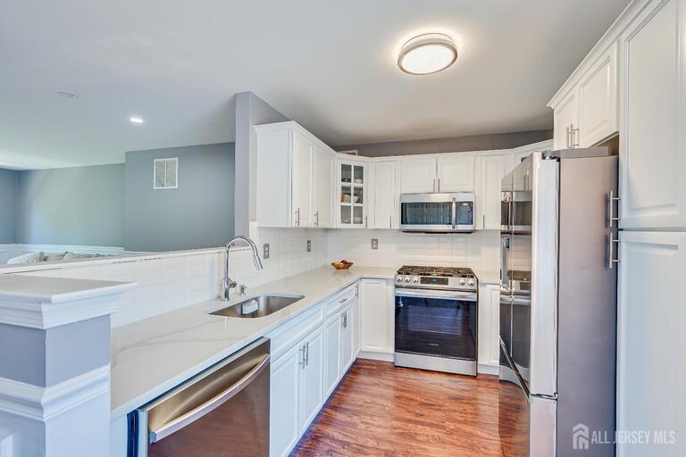 Photo 3 of 41 Rojewski Way, Parlin NJ 08859, Parlin, NJ