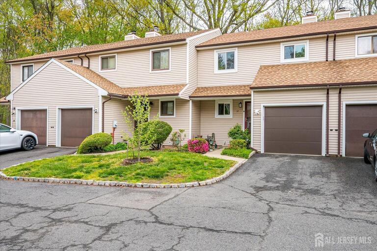 Photo 2 of 12 Tulip Court, Edison NJ 08820, Edison, NJ