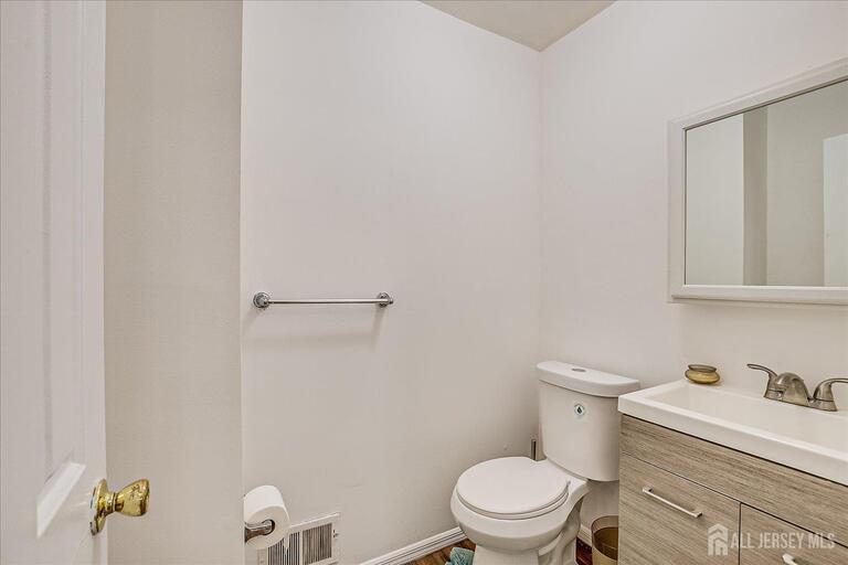 Photo 17 of 12 Tulip Court, Edison NJ 08820, Edison, NJ