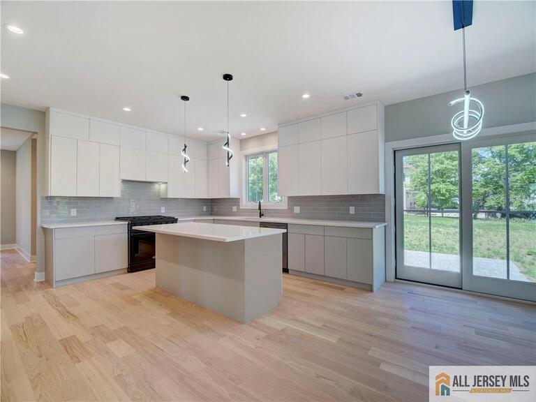 Photo 10 of 529 Wood Avenue, Edison NJ 08820, Edison, NJ