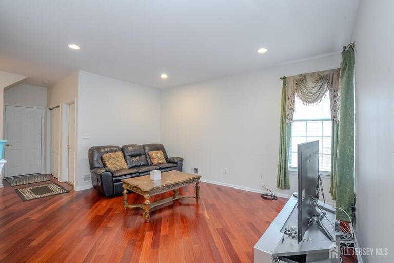 Photo 11 of 1101 Cottonwood Court, North Brunswick NJ 08902, North Brunswick, NJ