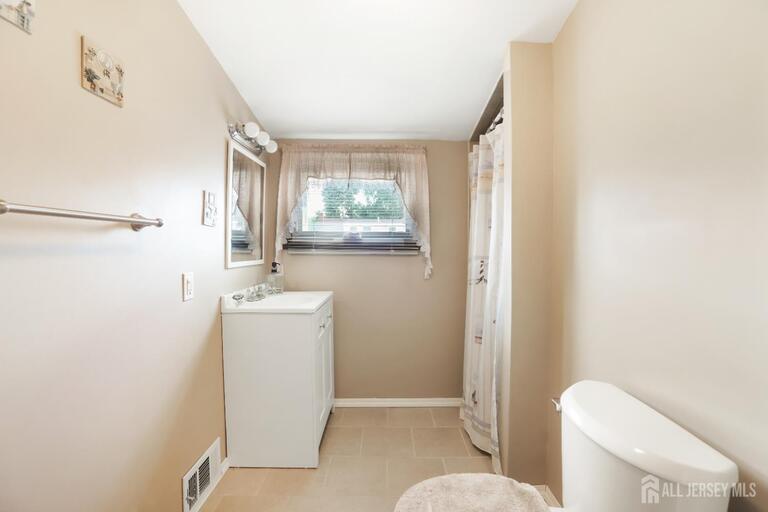 Photo 17 of 354 Colonia Boulevard, Colonia NJ 07067, Colonia, NJ