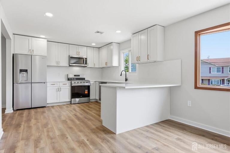 Photo 7 of 2 Kendall Drive, Parlin NJ 08859, Parlin, NJ