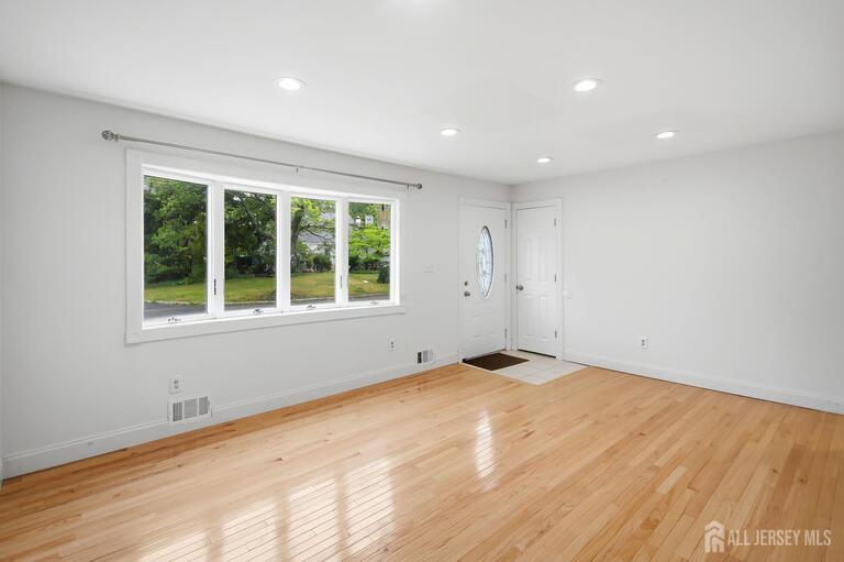 Photo 6 of 29 Windsor Drive, East Brunswick NJ 08816, East Brunswick, NJ