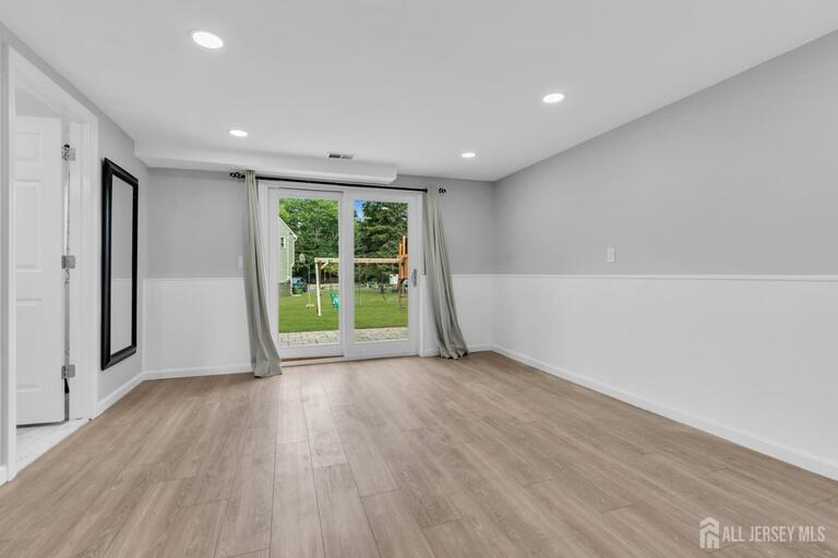 Photo 31 of 125 Jeff Street, Edison NJ 08837, Edison, NJ