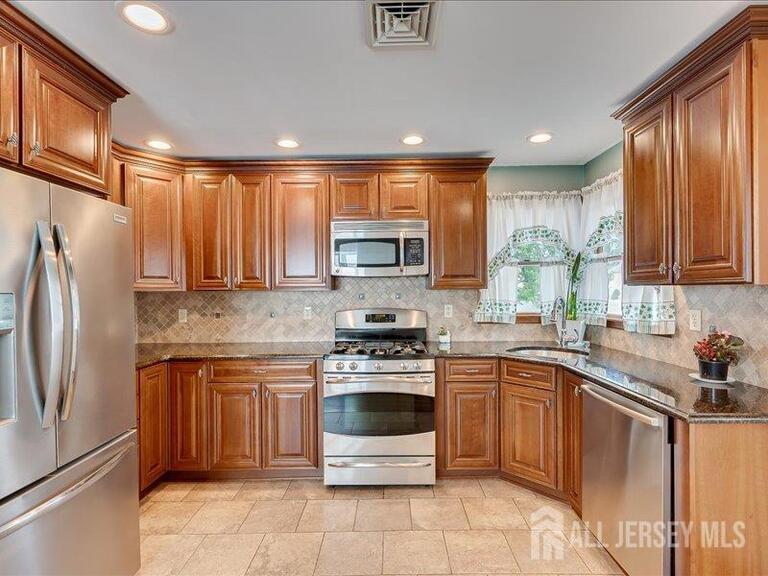 Photo 12 of 40 Concannon Drive, Fords NJ 08863, Fords, NJ