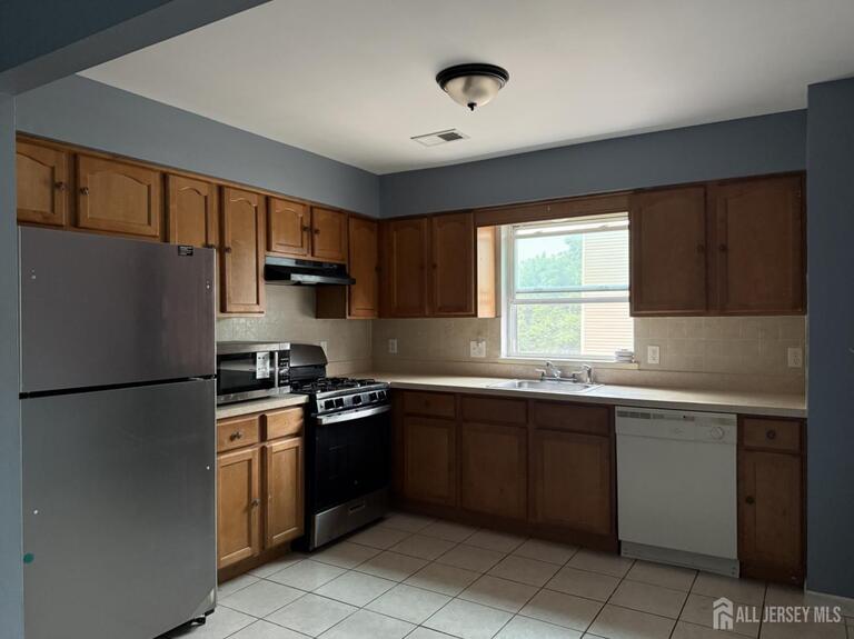 Photo 5 of 35 Tillinghast Street, Newark NJ 07108, Newark, NJ