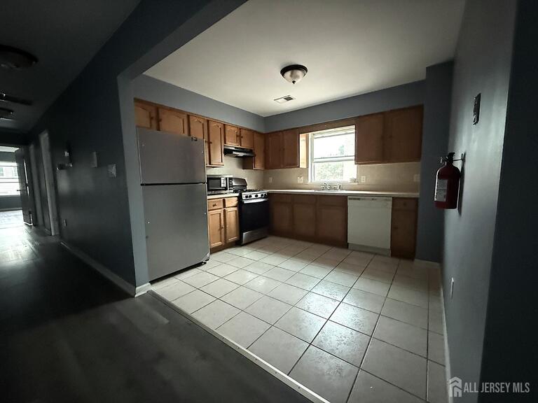Photo 4 of 35 Tillinghast Street, Newark NJ 07108, Newark, NJ