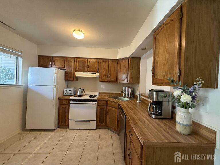 Photo 7 of 12 Sunflower Court, Edison NJ 08820, Edison, NJ