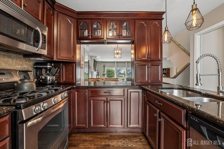Photo 9 of 3 Newport Court, Long Branch NJ 07740, Long Branch, NJ