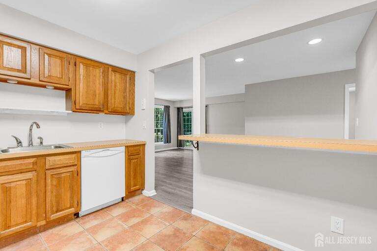 Photo 10 of 5101 Stonehedge Road # 5101, Edison NJ 08820, Edison, NJ