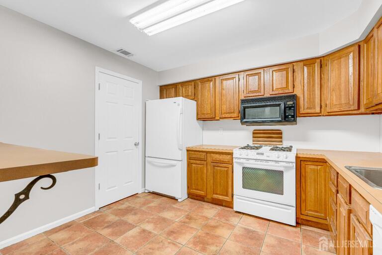 Photo 13 of 5101 Stonehedge Road # 5101, Edison NJ 08820, Edison, NJ
