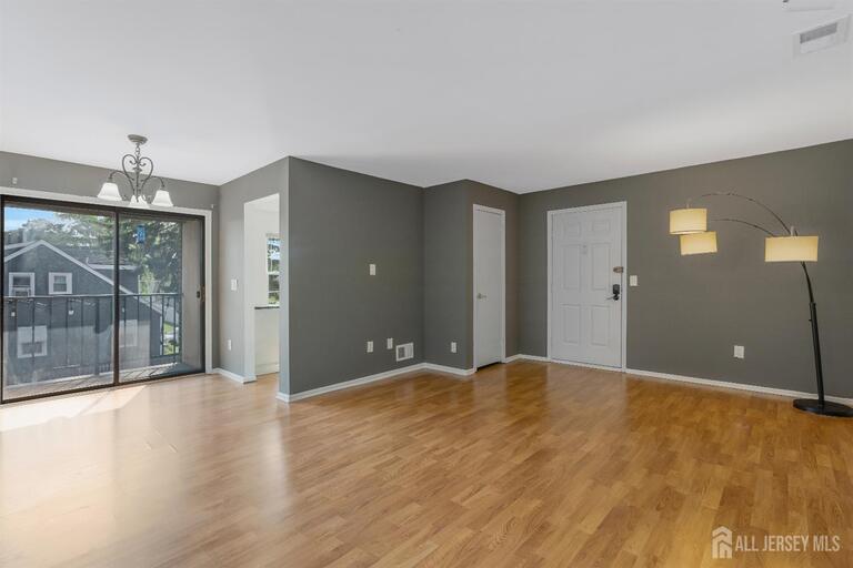 Photo 5 of 38 Foxhall Common, Middlesex NJ 08846, Middlesex, NJ