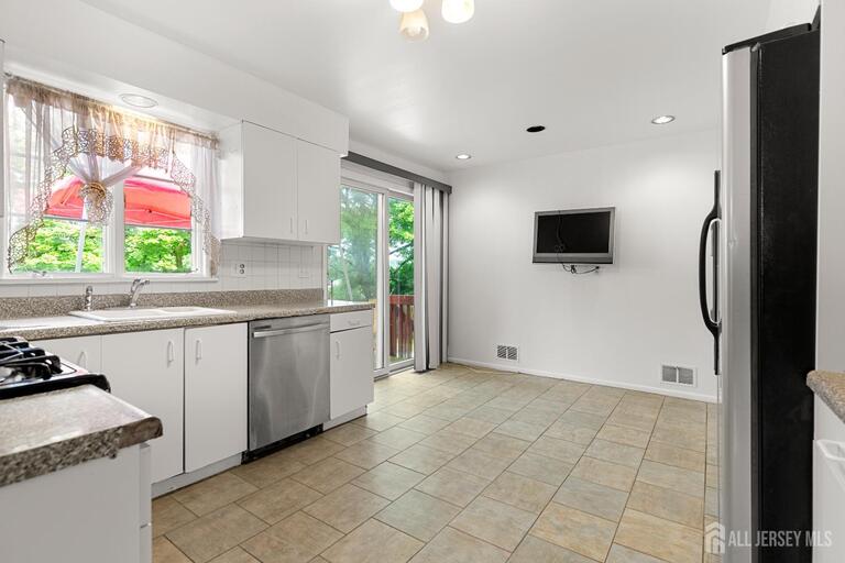 Photo 16 of 29 Devonshire Terrace, West Orange NJ 07052, West Orange, NJ