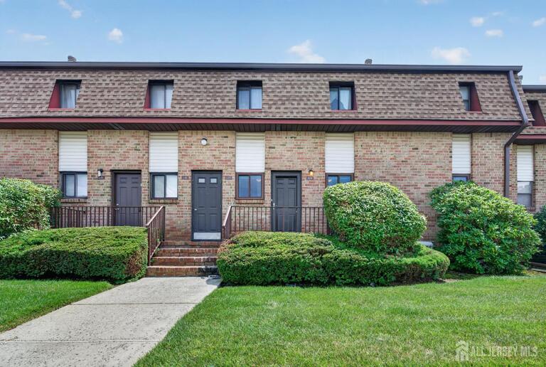 Photo 2 of 809 N Oaks Boulevard, North Brunswick NJ 08902, North Brunswick, NJ