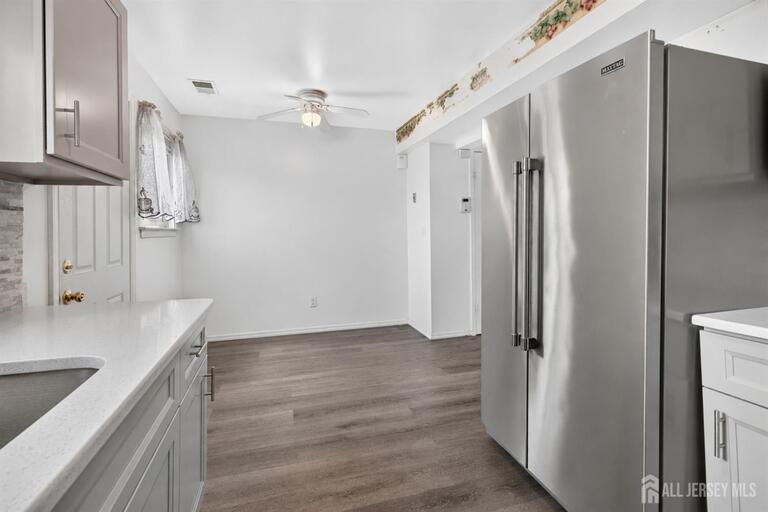 Photo 7 of 809 N Oaks Boulevard, North Brunswick NJ 08902, North Brunswick, NJ