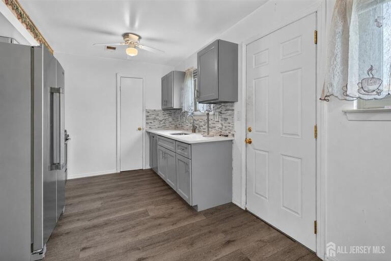 Photo 5 of 809 N Oaks Boulevard, North Brunswick NJ 08902, North Brunswick, NJ