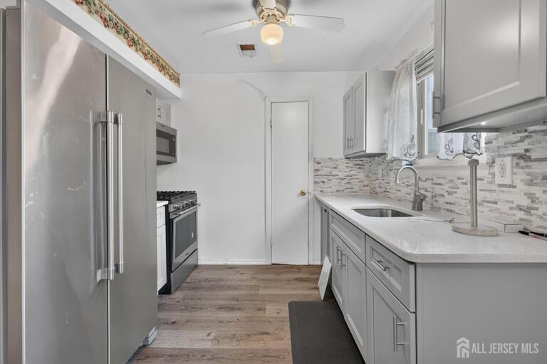 Photo 4 of 809 N Oaks Boulevard, North Brunswick NJ 08902, North Brunswick, NJ