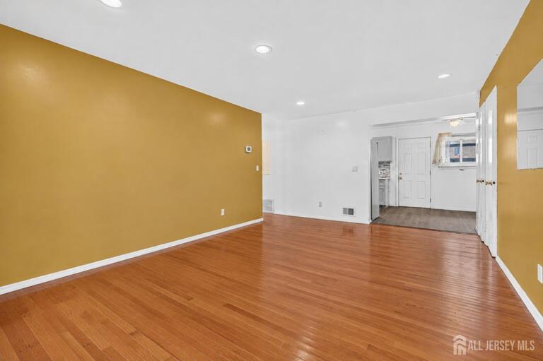 Photo 9 of 809 N Oaks Boulevard, North Brunswick NJ 08902, North Brunswick, NJ