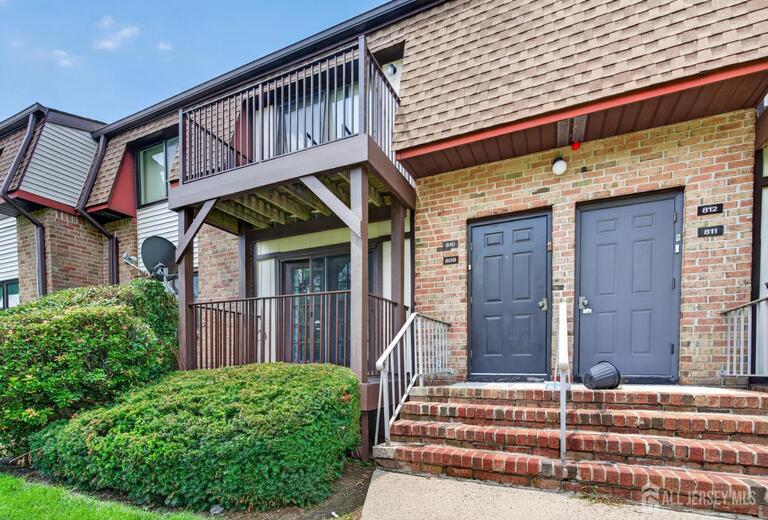 Photo 3 of 809 N Oaks Boulevard, North Brunswick NJ 08902, North Brunswick, NJ