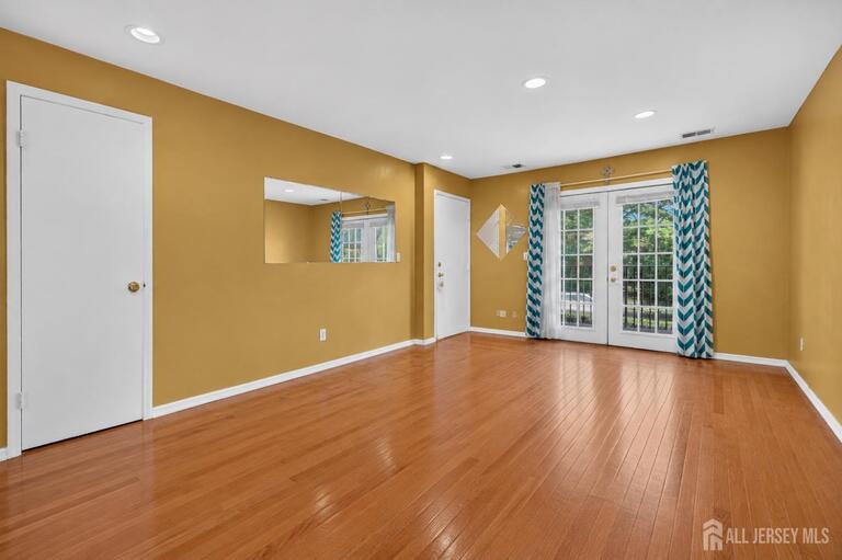 Photo 10 of 809 N Oaks Boulevard, North Brunswick NJ 08902, North Brunswick, NJ