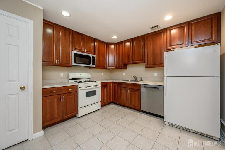 Photo 9 of 303 Pinelli Drive, Piscataway NJ 08854, Piscataway, NJ