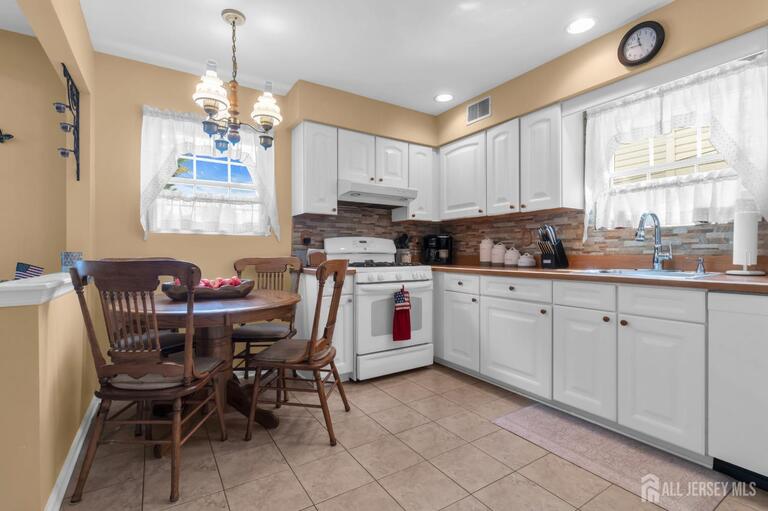 Photo 19 of 266 Thomas Street, Woodbridge Proper NJ 07095, Woodbridge Proper, NJ