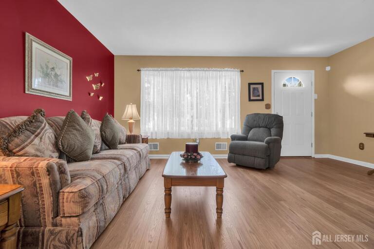 Photo 15 of 266 Thomas Street, Woodbridge Proper NJ 07095, Woodbridge Proper, NJ