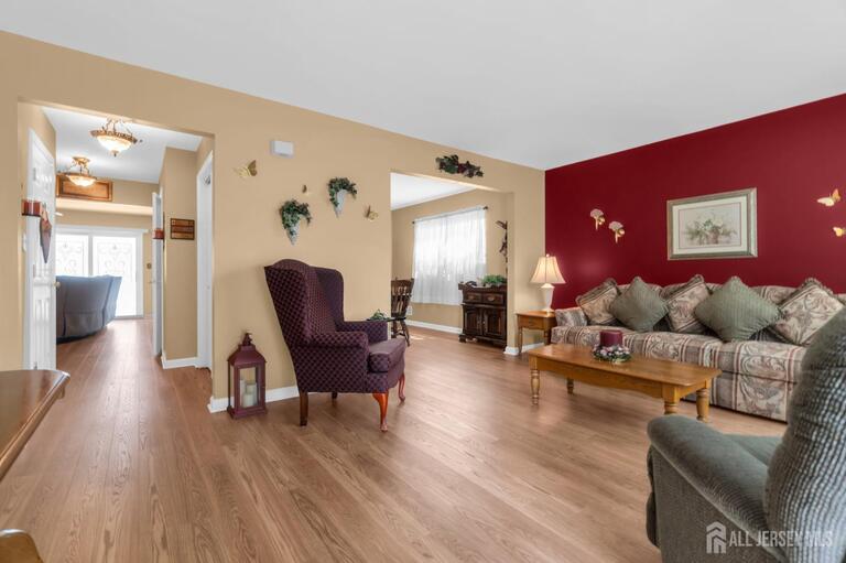 Photo 8 of 266 Thomas Street, Woodbridge Proper NJ 07095, Woodbridge Proper, NJ
