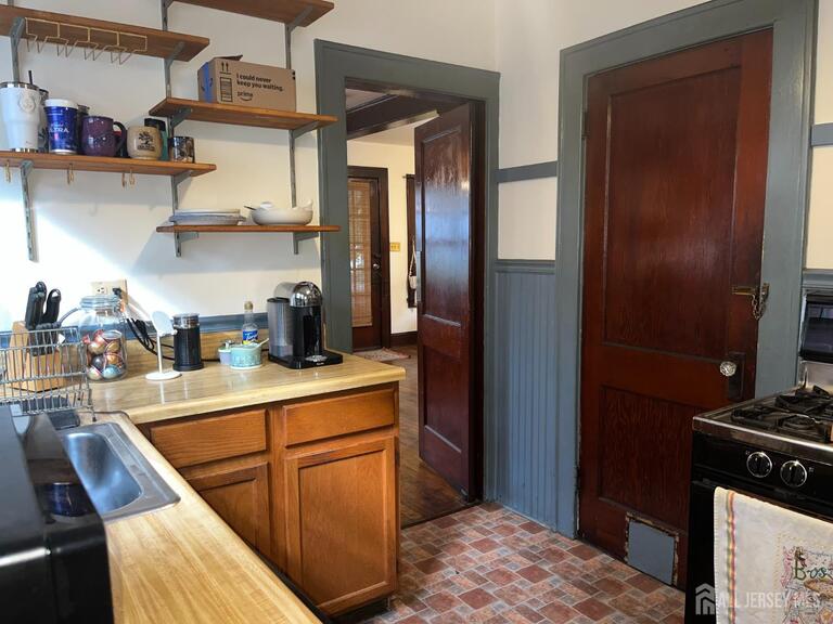 Photo 10 of 105 N 2nd Avenue, Highland Park NJ 08904, Highland Park, NJ