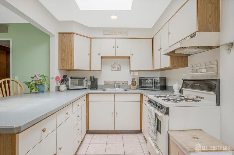 Photo 11 of 2 Orchid Place, Middlesex NJ 08846, Middlesex, NJ