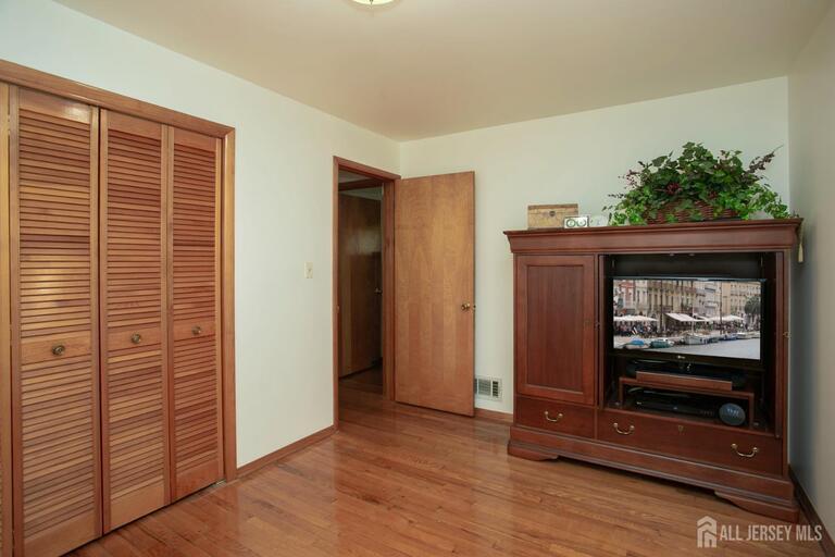 Photo 17 of 58 Schuyler Drive, Edison NJ 08817, Edison, NJ