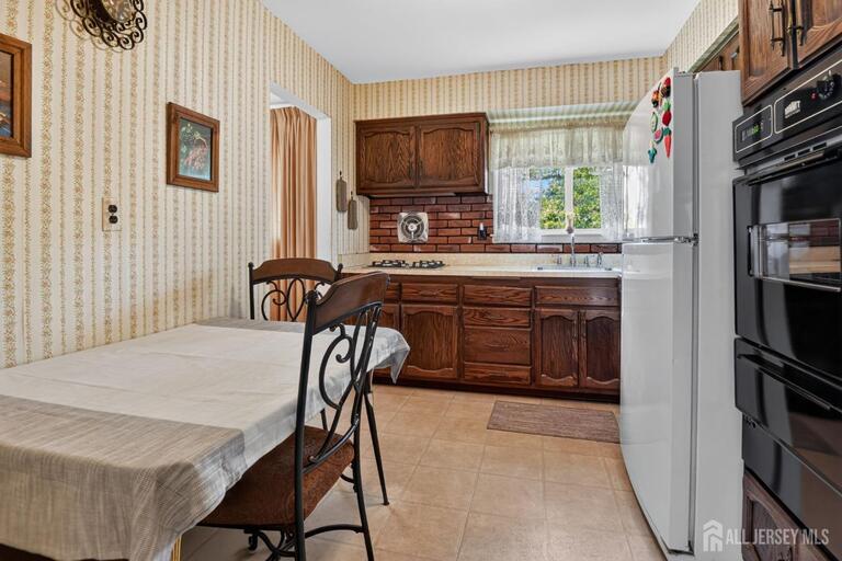 Photo 12 of 2 Peachwood Court, Milltown NJ 08850, Milltown, NJ